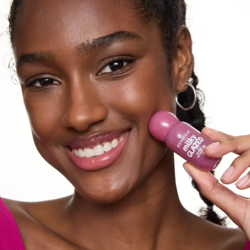 Essence Balzam na pery Glossy Milky Glazed 04, 4 ml