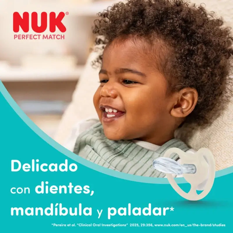 NUK Perfect Match Air Silikónová cumlík T2 6–18 mesiacov Mickey Mouse šedá/biela, 2 ks