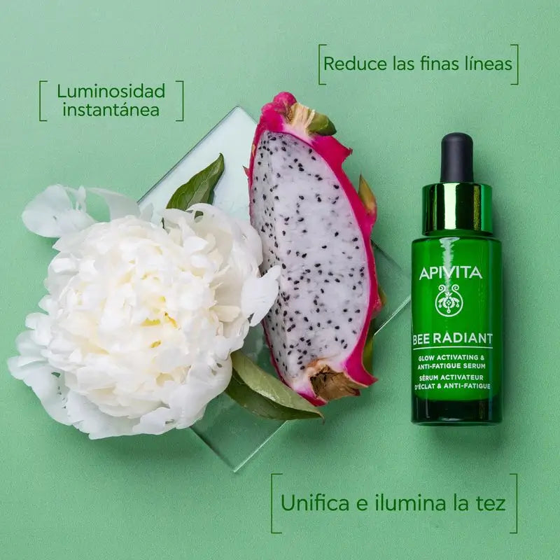 APIVITA Bee Radiant – sérum pre žiarivú pleť a proti únave s bielou pivóniou a patentovaným propolisom