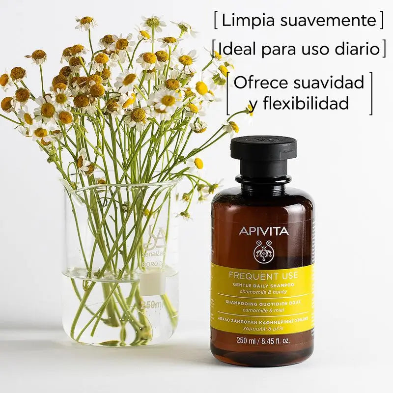 APIVITA Jemný šampón na každodenné použitie s rumančekom a medom 250 ml
