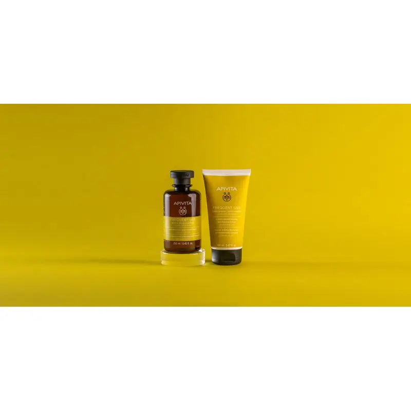 APIVITA Jemný šampón na každodenné použitie s rumančekom a medom 250 ml