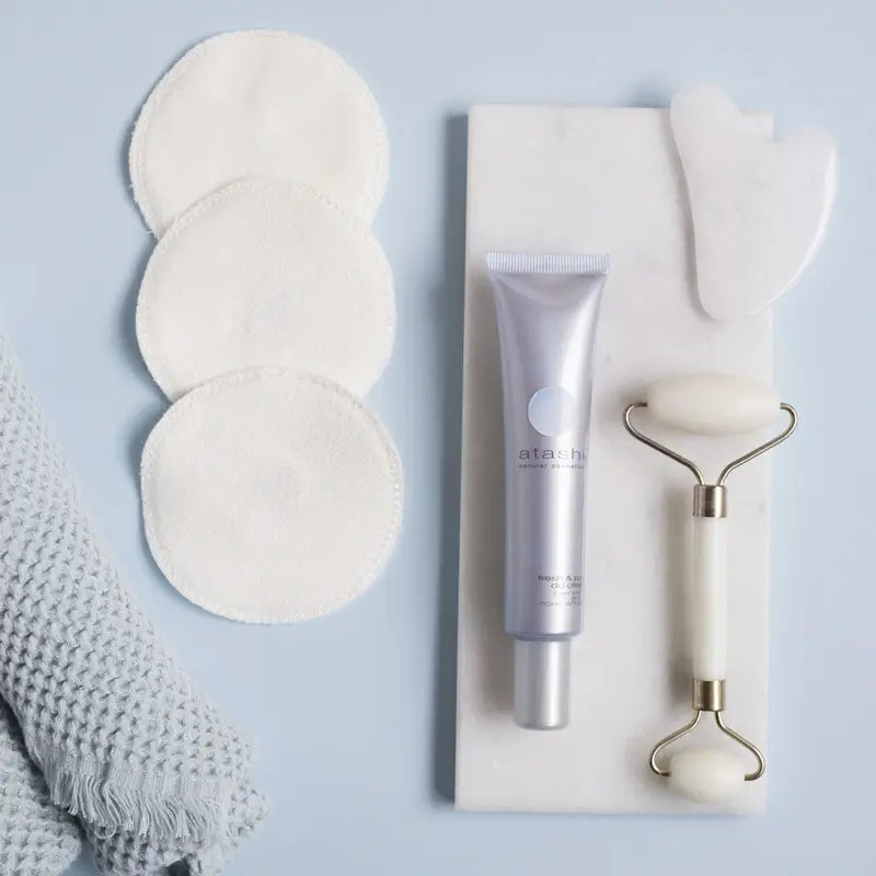  Atashi Fresh & Pure DD krém s matujúcim účinkom Stay Matte, stredný odtieň, 40 ml 