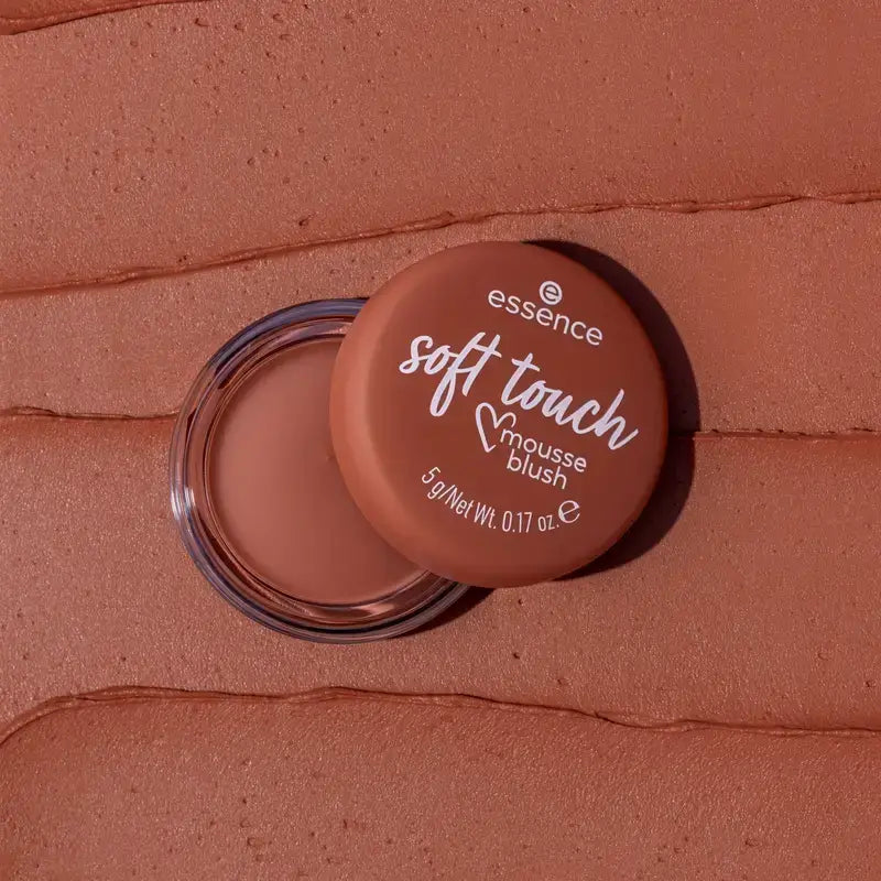 Essence Rúž v pene Soft Touch 20,5 g