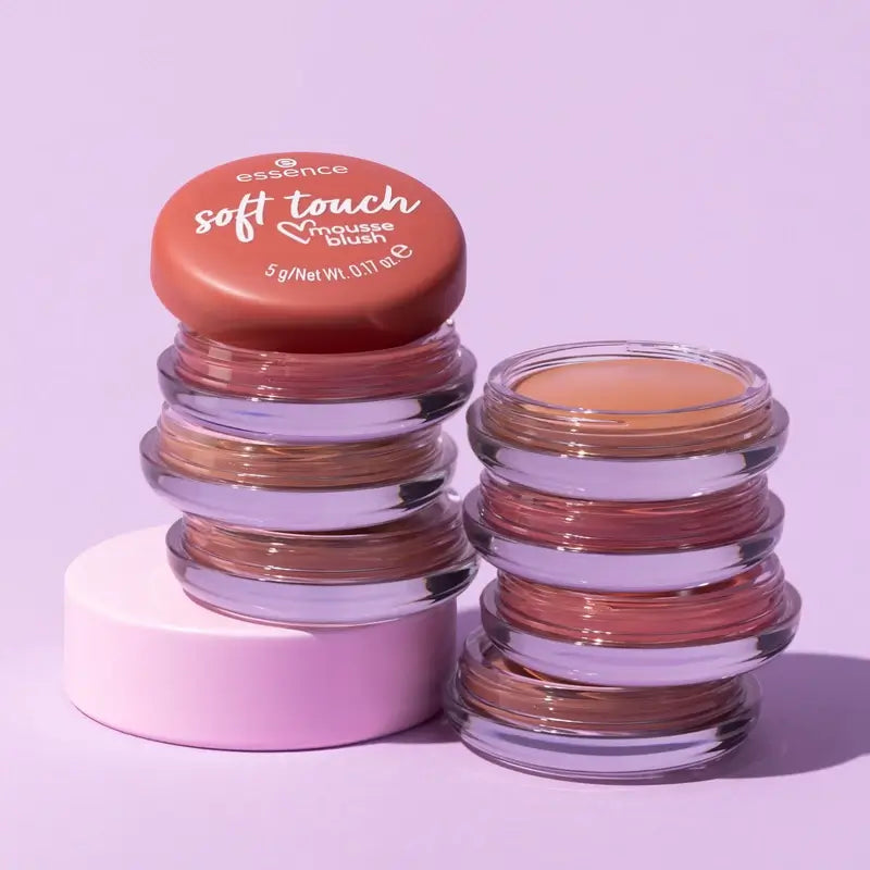 Essence Rúž v pene Soft Touch 40, 5 g