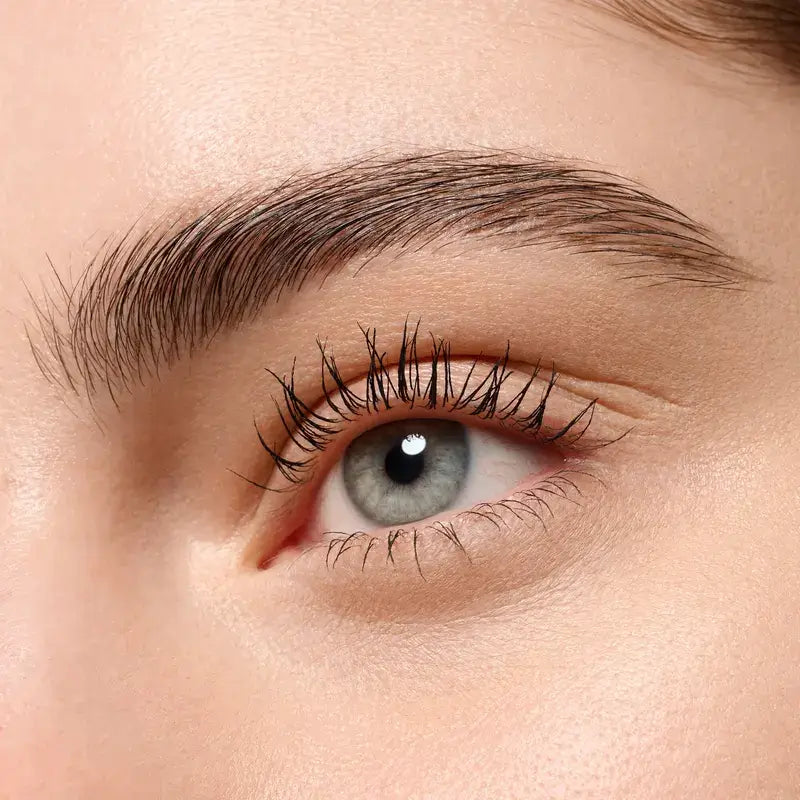 Essence Kontúrovacia ceruzka na obočie Microblading 02, 0,6 ml