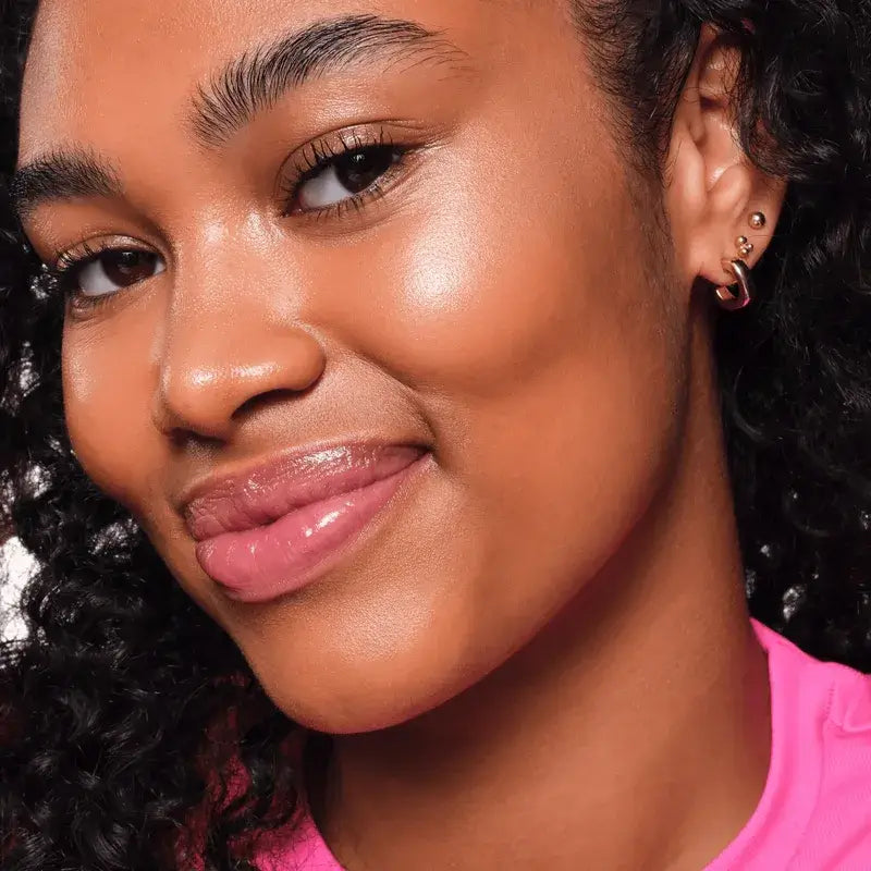Essence rozjasňovač v tyčinke Baby Got Glow 10, 5,5 g