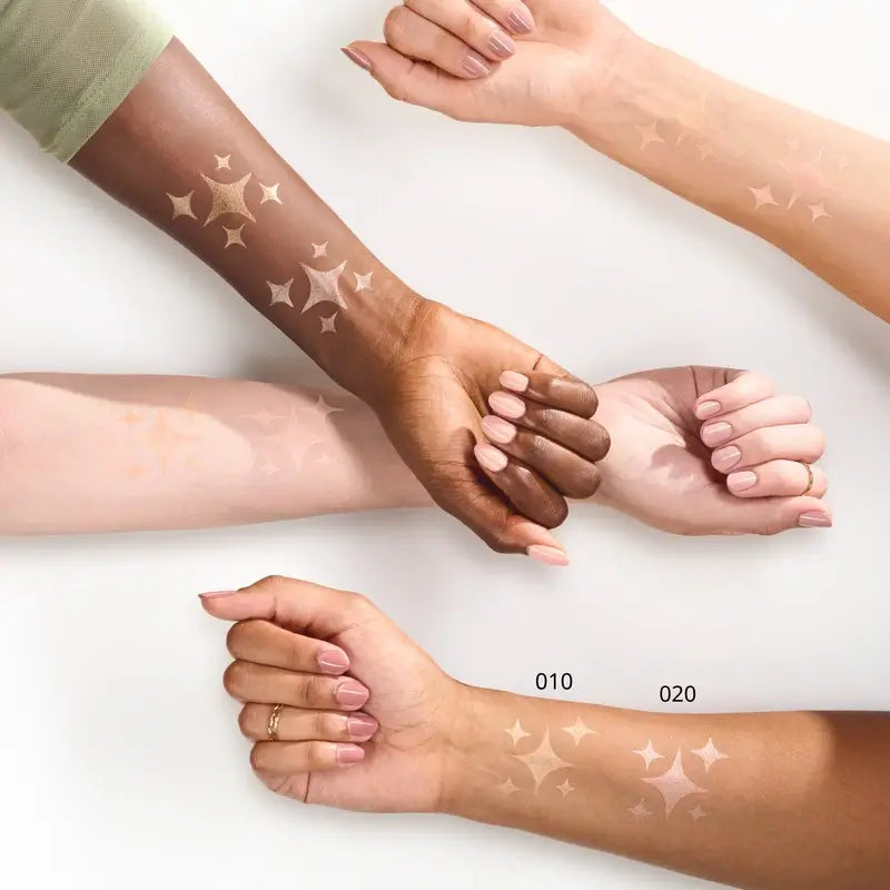 Essence rozjasňovač v tyčinke Baby Got Glow 10, 5,5 g