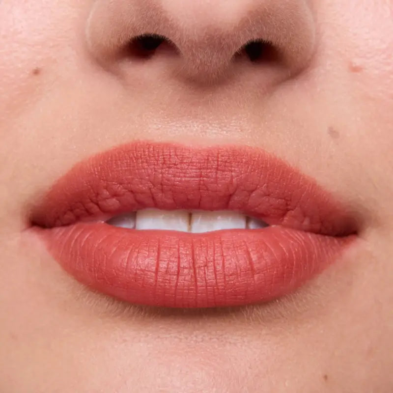 Essence Juicy Matte rúž v pene 01, 2,7 ml