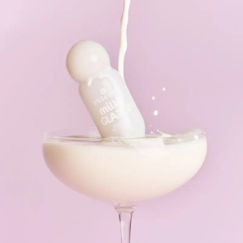 Essence Balzam na pery Glossy Milky Glazed 01, 4 ml