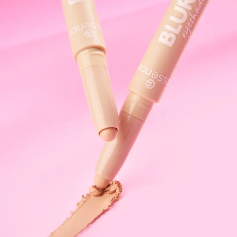 Essence Očné tiene v tyčinke Blur Nude 01, 1,2 g