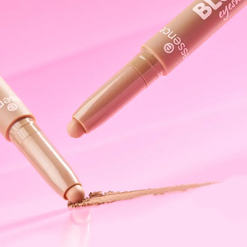 Essence Očné tiene v tyčinke Blur Nude 03, 1,2 g
