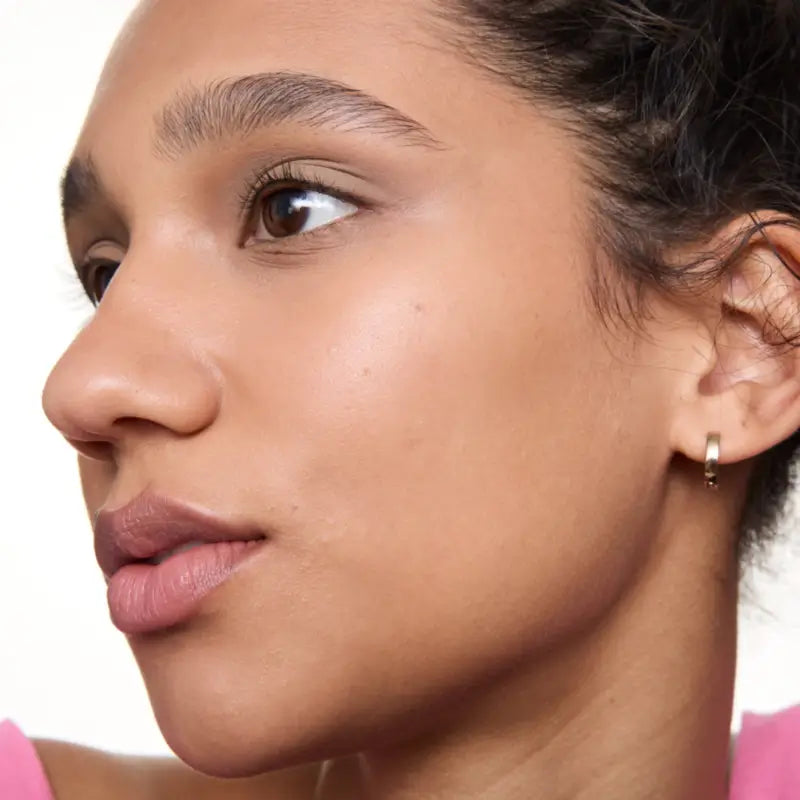 Essence Očné tiene v tyčinke Blur Nude 03, 1,2 g