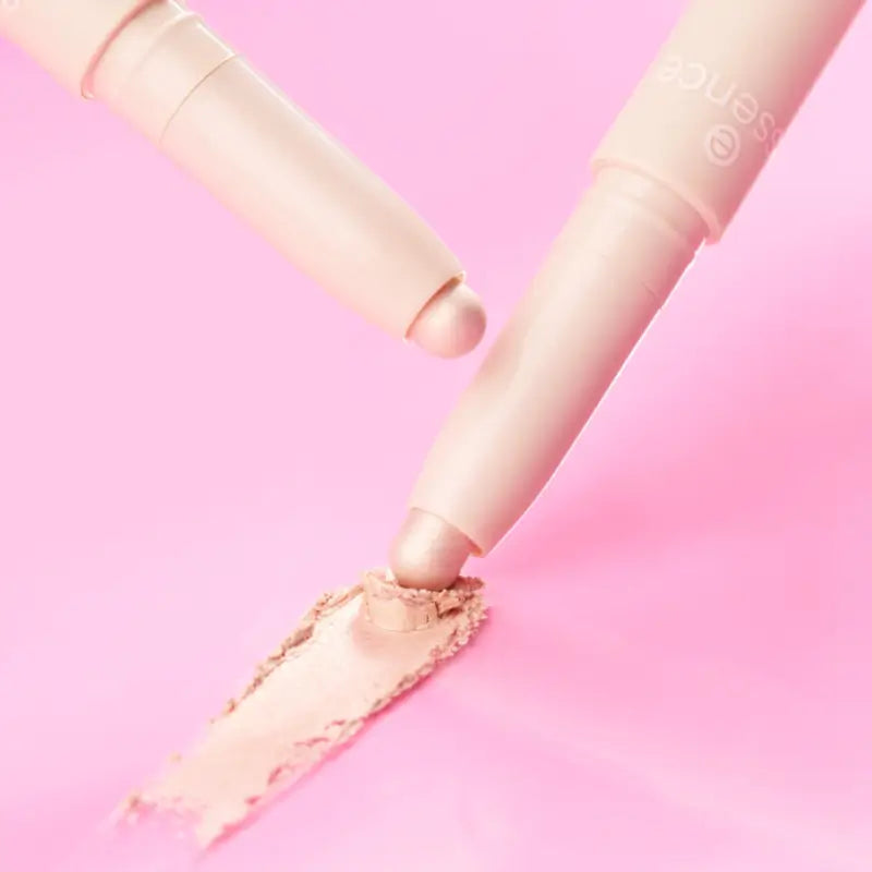 Essence Očné tiene v tyčinke Blur Nude 05, 1,2 g