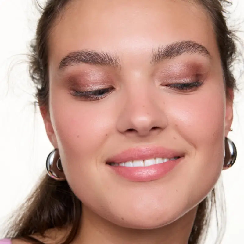 Essence Očné tiene v tyčinke Blur Nude 07, 1,2 g