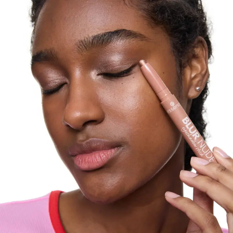 Essence Očné tiene v tyčinke Blur Nude 07, 1,2 g