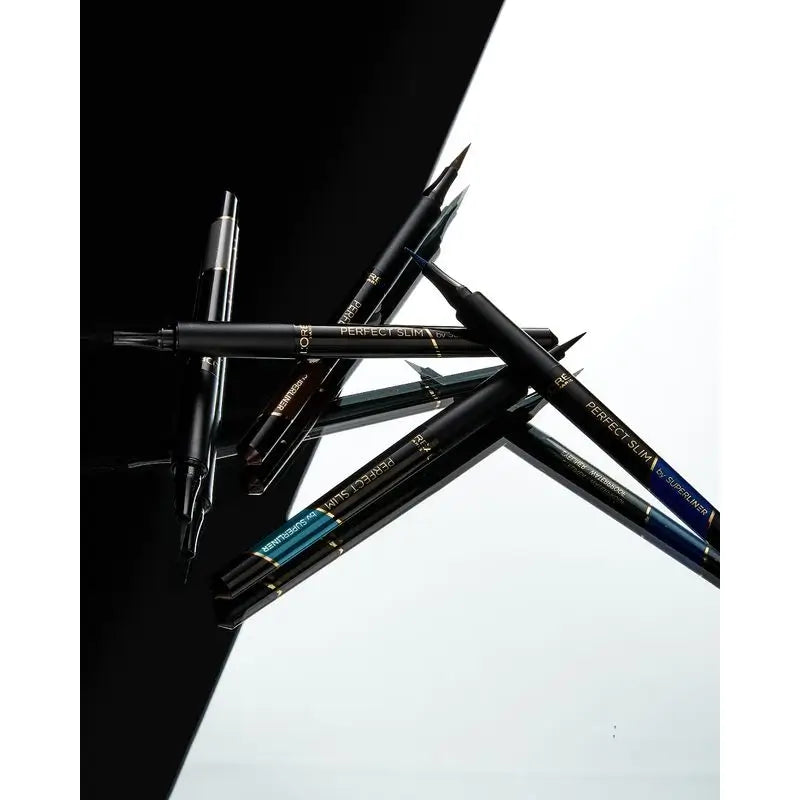 L'Oréal Paris Super Liner Perfect Slim – tekutá a ultrapresná očná linka v odtieni Intenzívna čierna