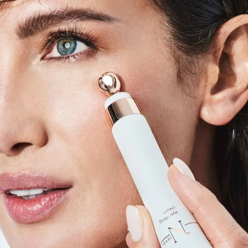 Nieves By Nieves Álvarez Zpevňujúci krém na okolie očí Eye Lifting Cream, 15 ml