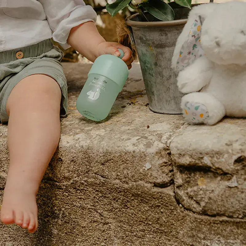 Suavinex Darčeková sada pre bábätká: Mlieko 300 ml + detská kolínska voda Memories 100 ml + vlhčené utierky + hryzátko, ružová