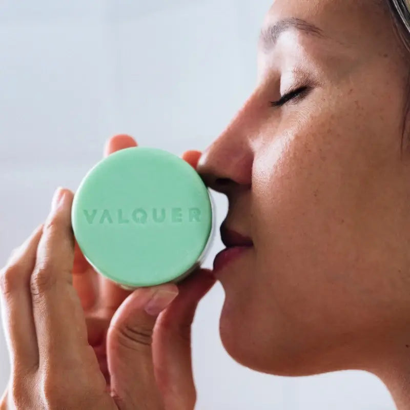 Valquer Hair Care 2 v 1 regeneračný tuhý šampón, 70 g
